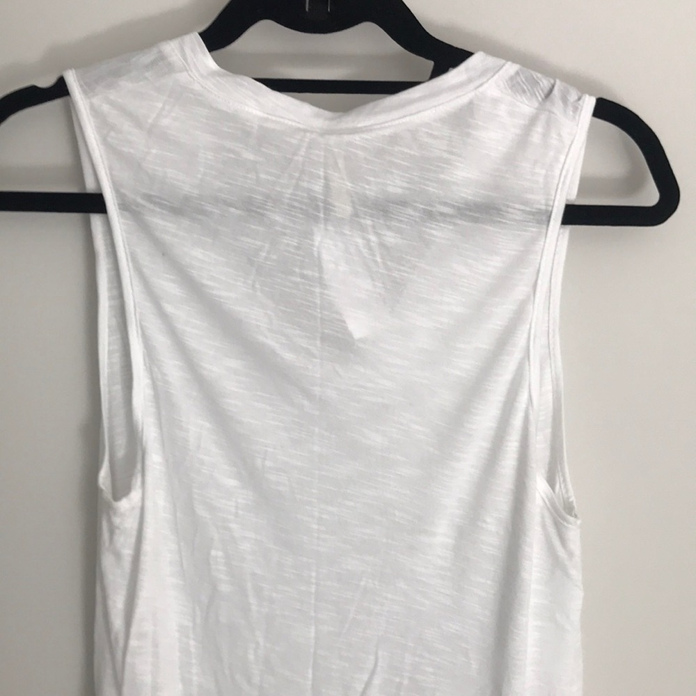 White top - Picture 3 of 4